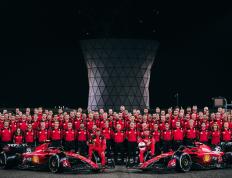 开云体育官网-红牛二队鏖战红牛车队，汉密尔顿点燃赛场