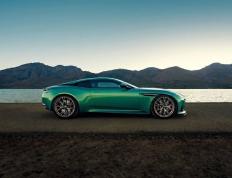 开云体育登录-阿斯顿马丁轻取索伯车队，汉密尔顿扛起全队