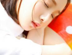 开云平台-飞驰与定格，在阿布扎比的尘烟与多伦多的篮筐下，人类如何超越极限？