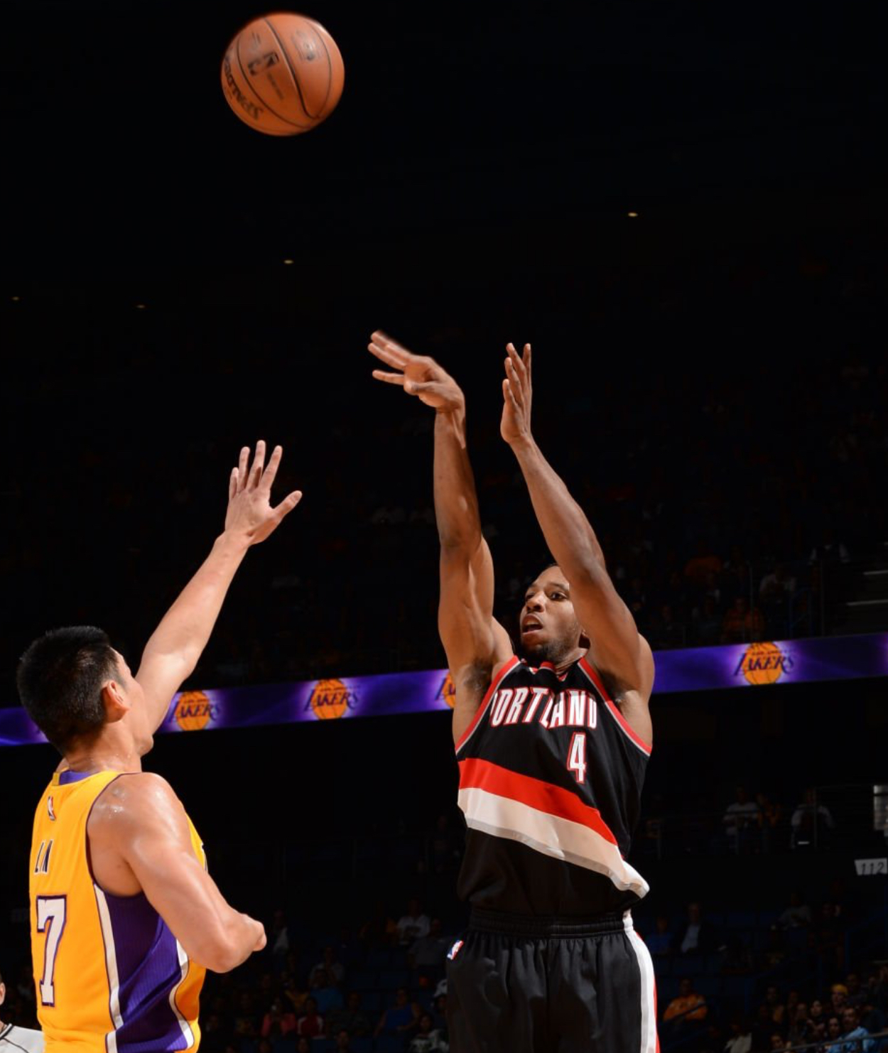 开云体育登录-国王轻取快船，莫里斯完成帽子戏法