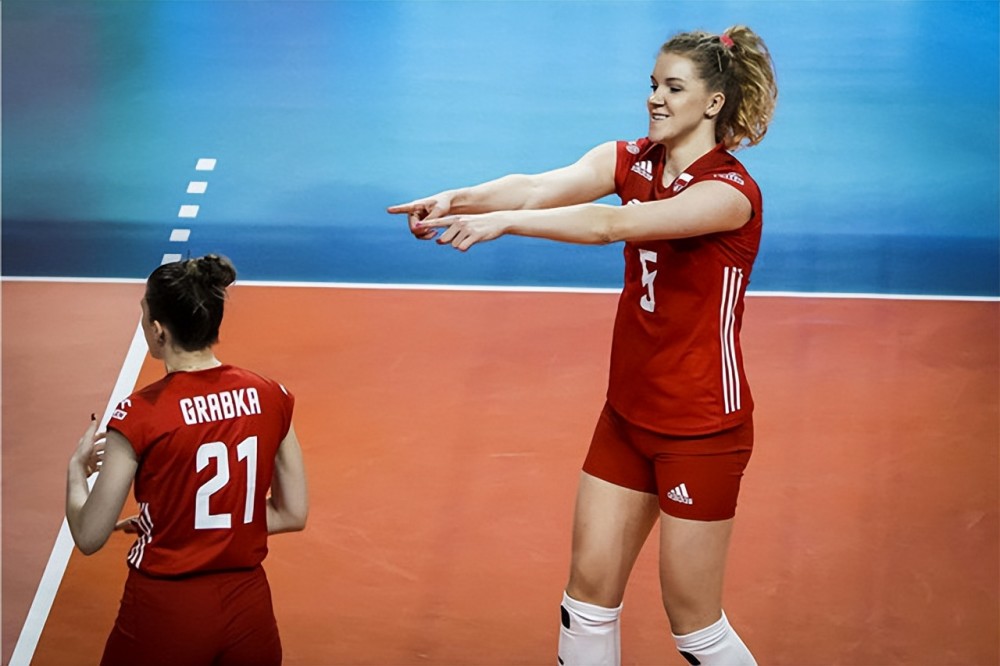 开云平台-波兰队横扫英格兰队，马龙关键制胜