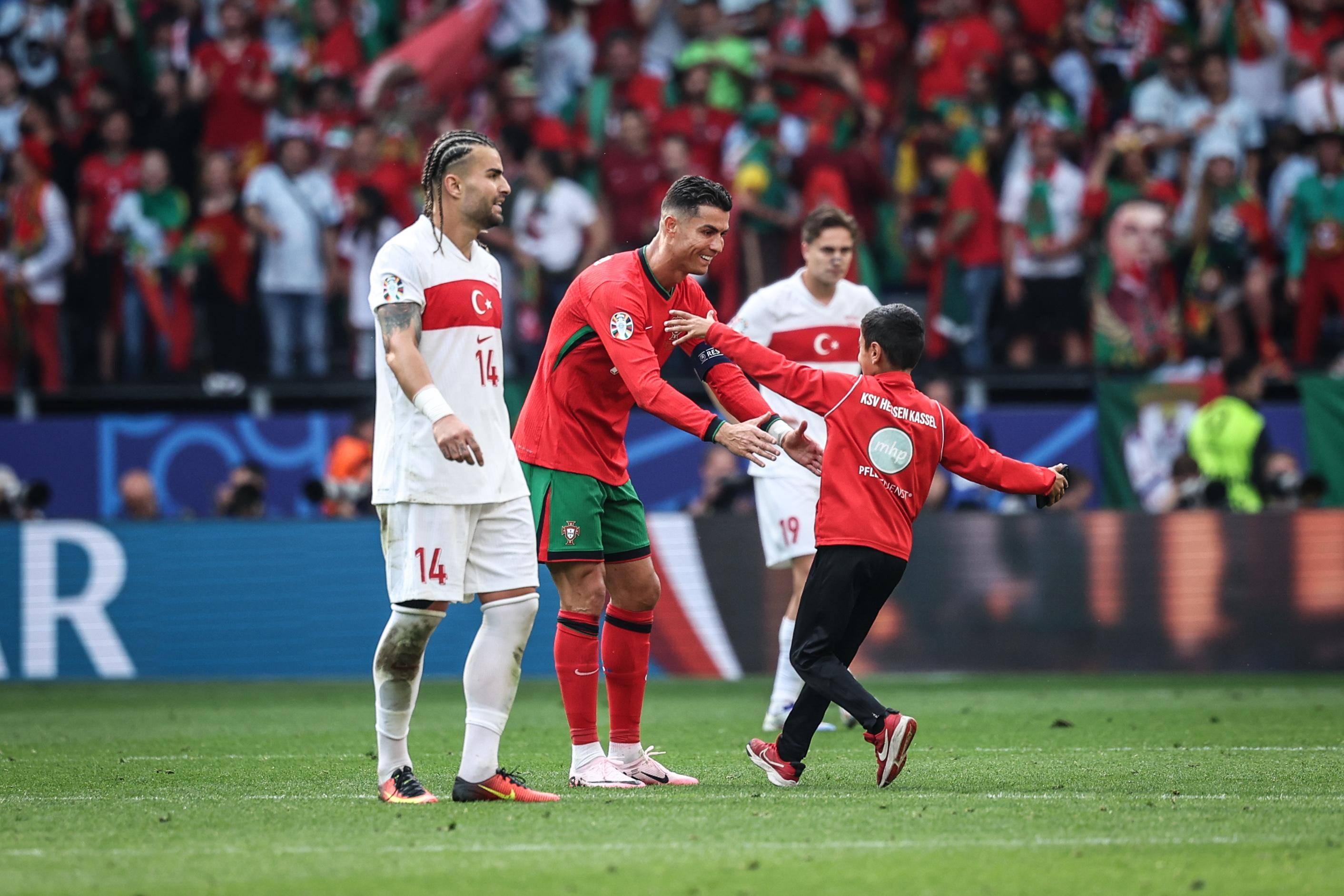 开云体育app-葡萄牙队在欧洲锦标赛中表现抢眼