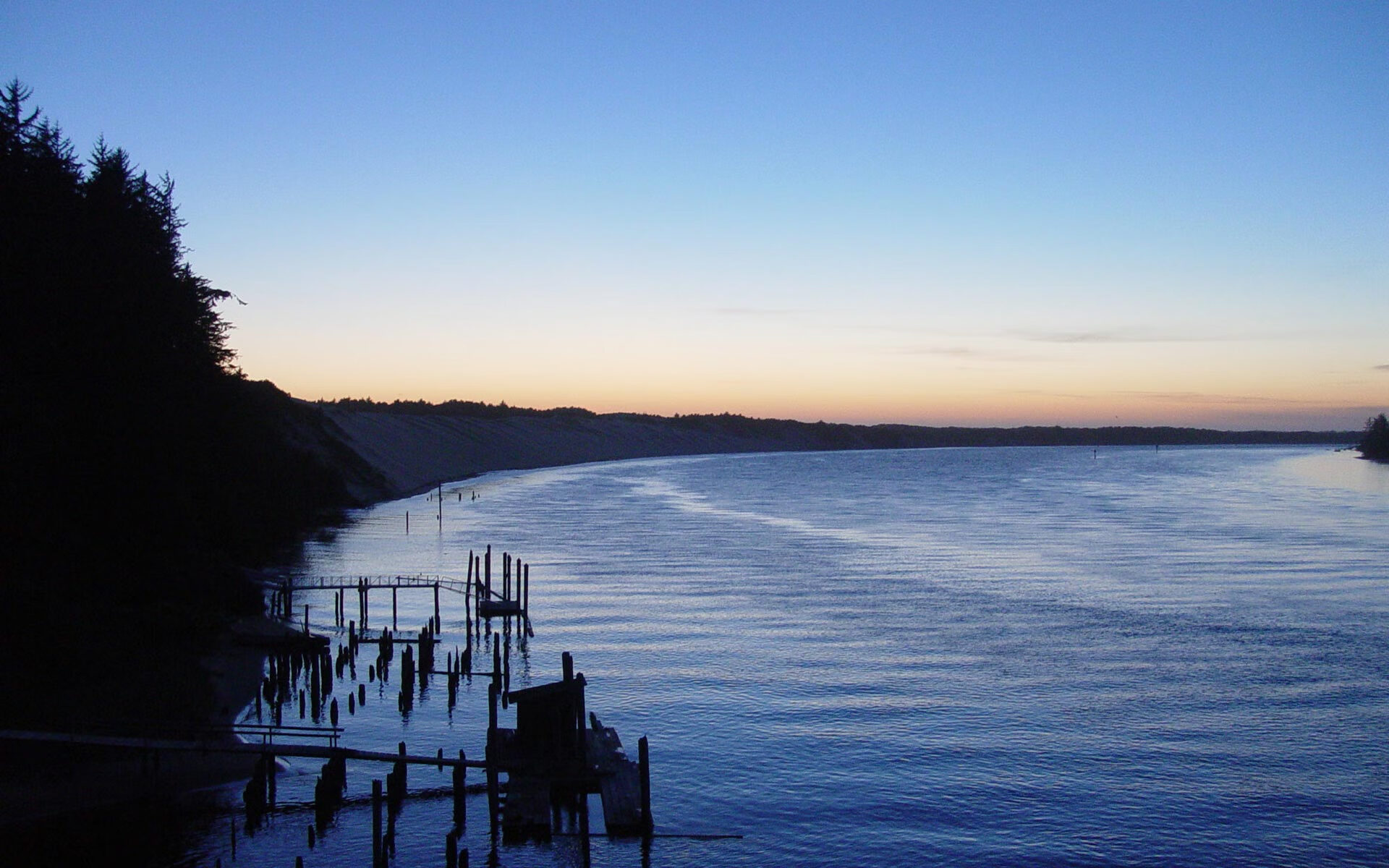 开云体育登录-冰雪与油门的狂想曲，当萨内在虚构的佛罗伦萨街道赛上演极限接管